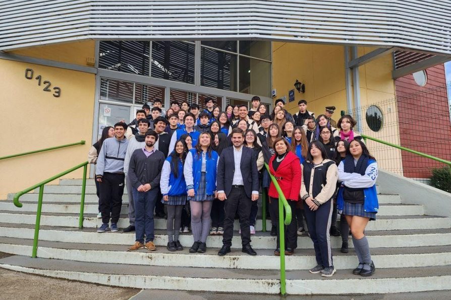 DELEGADO PRESIDENCIAL SOSTUVO VALIOSO ENCUENTRO SOBRE PARTICIPACIÓN CON JOVENES DEL COLEGIO INNOVARTE DE TEMUCO