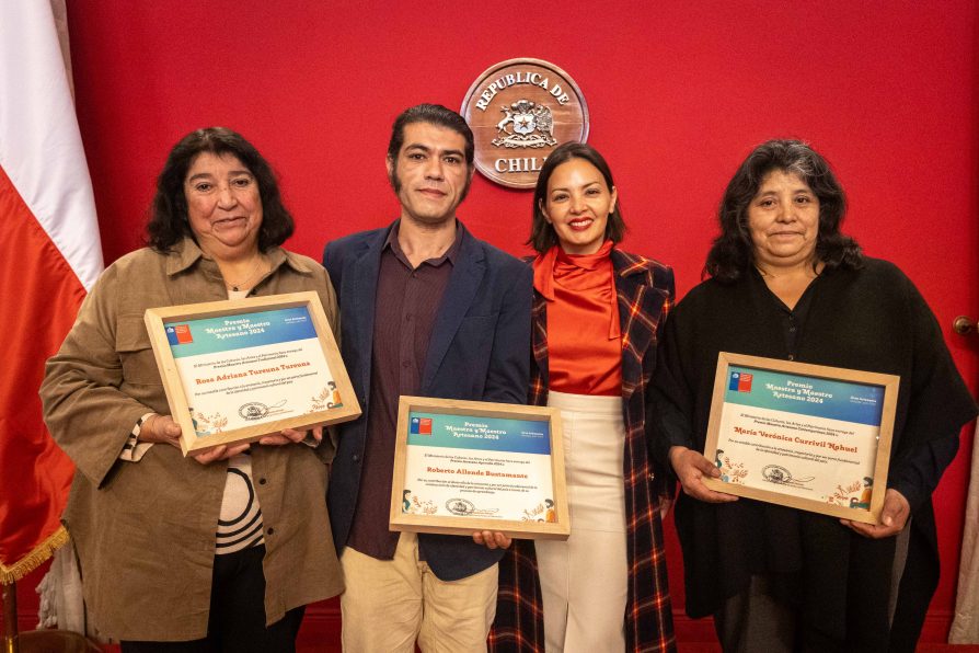 En La Moneda dos representantes  de La Araucanía son reconocidos con el Premio  Maestra y Maestro Artesano