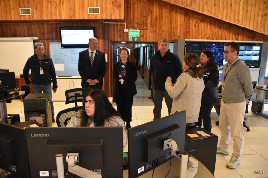 Autoridades refuerzan coordinación preventiva y monitoreo permanente del Volcán Villarrica